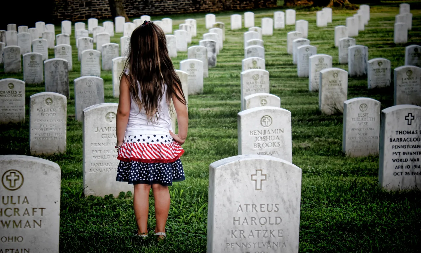 «L’enfant apprécie beaucoup l’enterrement. Et puis c’est le moment idéal pour lui expliquer ce qui se passe et l’initier à l’appartenance de sa culture.» CC0 Pixabay/Pexels